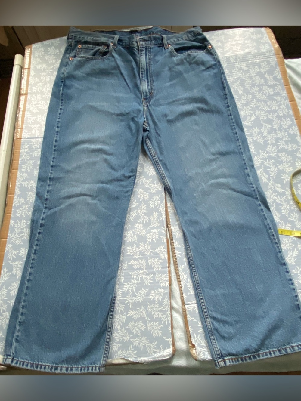 Levi's Men's Relaxed Fit Jeans in Medium Blue Wash